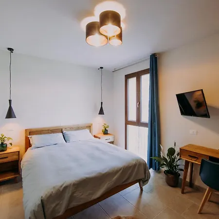 Casa Emilia With Cocktail Bar ベッド・アンド・ブレックファスト 3*